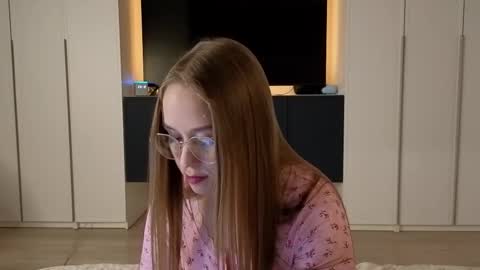 Snapshot of sofaris chatting on 2, 11, 2025 Sophy online show from 2, 11, 2025