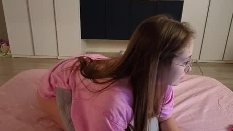 Snapshot of sofaris chatting on 15, 11, 2025 Sophy online show from 15, 11, 2025