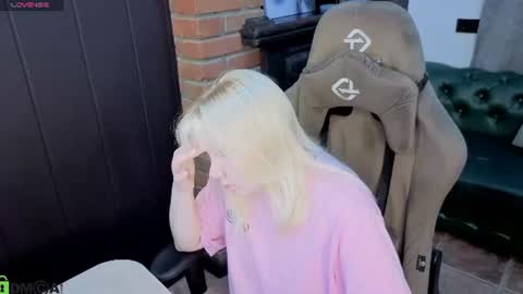 Snapshot of soffa_mitchell chatting on 8, 7, 2026 Soffa Mitchell online show from 8, 7, 2026