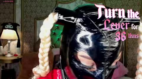 Snapshot of soffiqueen chatting on 22, 5, 2026 Schedule 1400 - 2100 gtm-5 online show from 22, 5, 2026