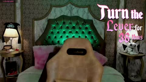 Snapshot of soffiqueen chatting on 27, 5, 2026 Schedule 1400 - 2100 gtm-5 online show from 27, 5, 2026
