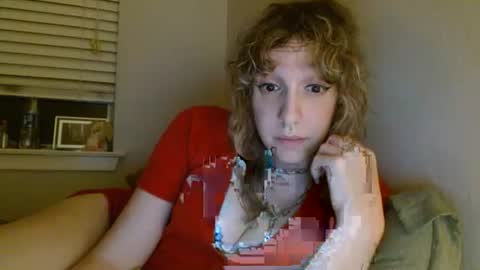 Snapshot of soffpurr chatting on 27, 10, 2025 Lilytea online show from 27, 10, 2025