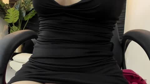 Snapshot of sofia44 chatting on 12, 12, 2024 Skarlett online show from 12, 12, 2024