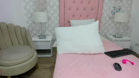 Snapshot of sofia_martinez9 chatting on 5, 5, 2026 sofia_martinez9 online show from 5, 5, 2026