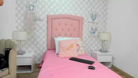 Snapshot of sofia_martinez9 chatting on 15, 5, 2026 sofia_martinez9 online show from 15, 5, 2026