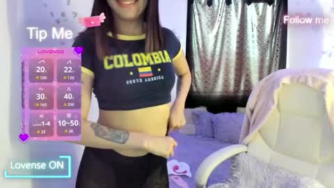 Snapshot of sofia_thomson_t chatting on 12, 10, 2025 Sofia Thomson online show from 12, 10, 2025