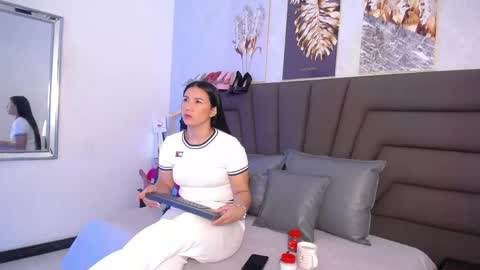 Snapshot of sofia_velez5 chatting on 18, 5, 2026 online show from 18, 5, 2026