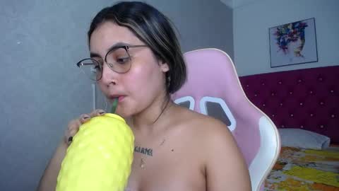 Snapshot of sofiaasexy19 chatting on 18, 5, 2026 Sofia online show from 18, 5, 2026