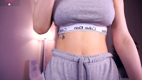 Snapshot of sofiabruno chatting on 25, 9, 2025 Hi My name is Sofia Welcome to my room Please thumbs up - its important online show from 25, 9, 2025