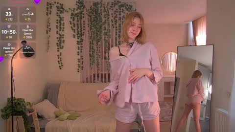 Sofia Help me overcome shynes with 100 thumbs up online show from 4, 4, 2026