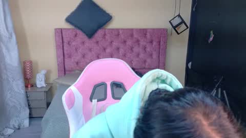 Snapshot of sofii_cute01 chatting on 18, 12, 2025 sofii_cute01 online show from 18, 12, 2025