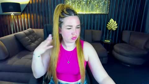 Snapshot of sofii_darling chatting on 6, 4, 2026 sofii_darling online show from 6, 4, 2026