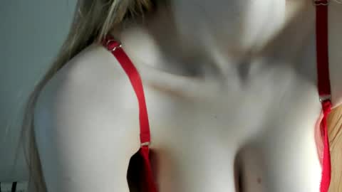 Snapshot of soft_katy chatting on 20, 5, 2026 kitty katy online show from 20, 5, 2026