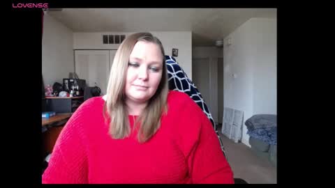 Snapshot of softerpeaches chatting on 24, 12, 2024 Rose online show from 24, 12, 2024