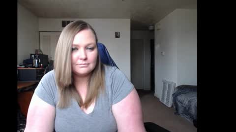 Snapshot of softerpeaches chatting on 3, 2, 2025 Rose online show from 3, 2, 2025