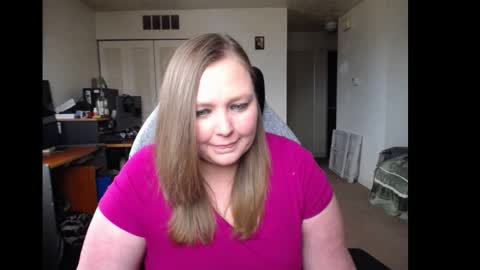 Snapshot of softerpeaches chatting on 3, 3, 2025 Rose online show from 3, 3, 2025