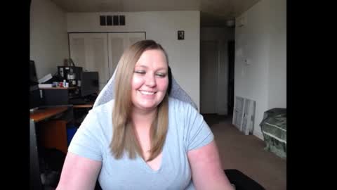 Snapshot of softerpeaches chatting on 5, 3, 2025 Rose online show from 5, 3, 2025