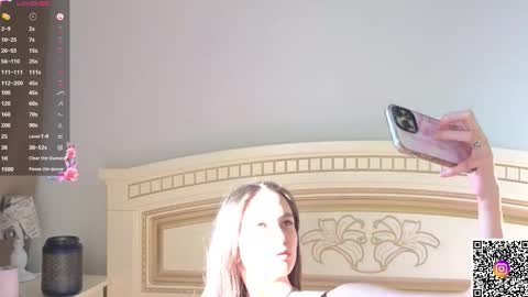 Snapshot of softiedream chatting on 3, 11, 2025 Elly online show from 3, 11, 2025