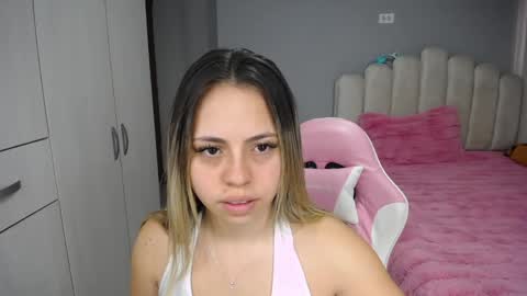 Snapshot of softkiss_x chatting on 7, 5, 2026 Fran online show from 7, 5, 2026