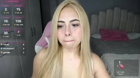 Snapshot of softkiss_x chatting on 12, 5, 2026 Fran online show from 12, 5, 2026