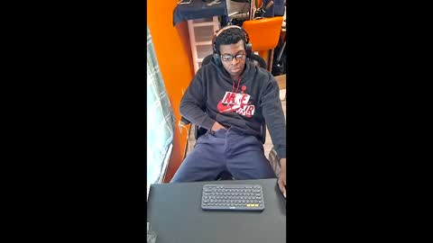 soldarknlight online show from 15, 4, 2026