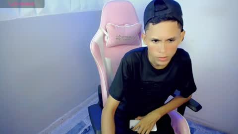 Snapshot of sombra_18 chatting on 23, 6, 2026 ESTEBAN online show from 23, 6, 2026
