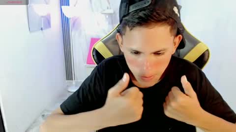 Snapshot of sombra_18 chatting on 6, 7, 2026 ESTEBAN online show from 6, 7, 2026