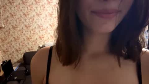 Snapshot of somerfrieler chatting on 29, 9, 2025 Hello My name is Jane  im new model here and little but shy but curious. online show from 29, 9, 2025
