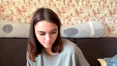 Snapshot of somerfrieler chatting on 15, 10, 2025 Hello My name is Jane  im new model here and little but shy but curious. online show from 15, 10, 2025