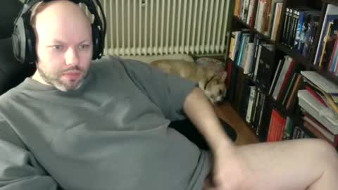 Snapshot of songoku81 chatting on 3, 11, 2025 Tom online show from 3, 11, 2025