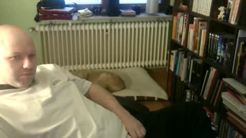 Snapshot of songoku81 chatting on 18, 11, 2025 Tom online show from 18, 11, 2025