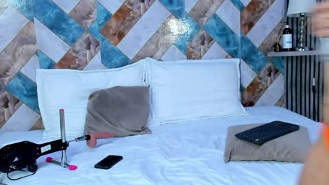 sophiaa_33 online show from 27, 4, 2026