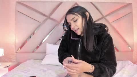 Sophia Paris online show from 4, 4, 2026