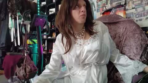 Snapshot of sophie198013 chatting on 20, 4, 2026 Sophie Satin1980 online show from 20, 4, 2026