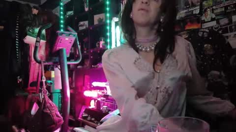 Snapshot of sophie198013 chatting on 15, 5, 2026 Sophie Satin1980 online show from 15, 5, 2026