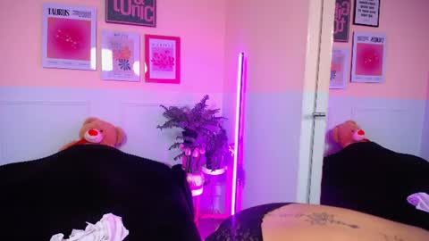 Snapshot of sophie_benet_ chatting on 15, 6, 2026 Sophie online show from 15, 6, 2026