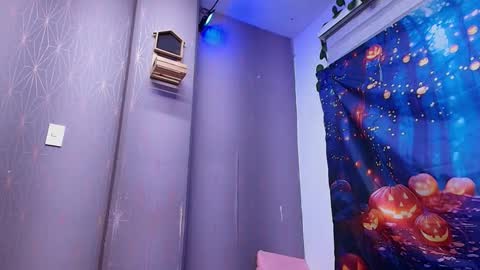 Snapshot of sophie_hils chatting on 15, 10, 2025 sophie online show from 15, 10, 2025