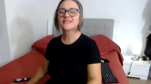 Snapshot of sophie_lopez1 chatting on 4, 3, 2026 Sofa online show from 4, 3, 2026