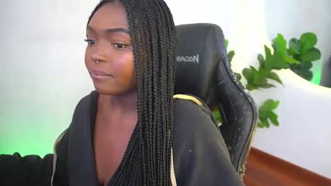 Snapshot of sophie_luvs chatting on 5, 6, 2026 Sophie online show from 5, 6, 2026