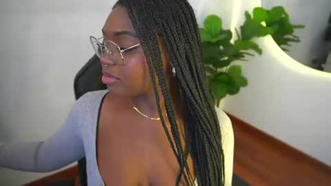 Snapshot of sophie_luvs chatting on 16, 6, 2026 Sophie online show from 16, 6, 2026