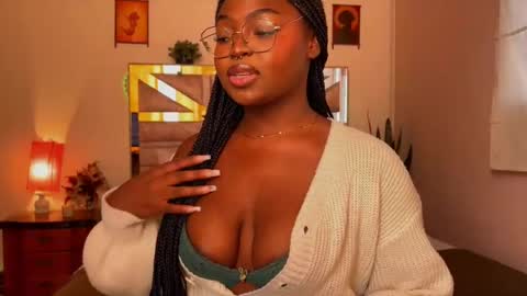 Snapshot of sophie_luvs chatting on 2, 8, 2026 Sophie online show from 2, 8, 2026