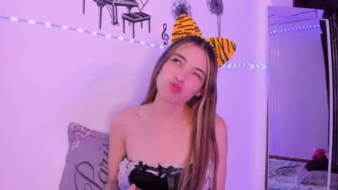 Snapshot of sophie_vega1 chatting on 17, 7, 2026 Sophie online show from 17, 7, 2026