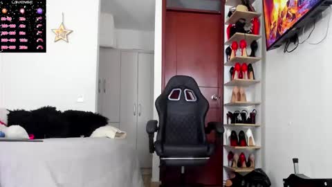 sophiebaker__ online show from 22, 12, 2025