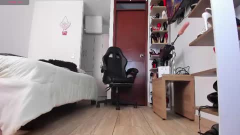 sophiebaker__ online show from 19, 7, 2026