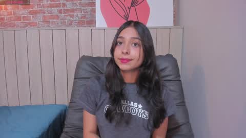 Snapshot of sophiebenson_ chatting on 6, 1, 2025 Sophie online show from 6, 1, 2025