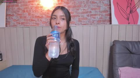 Snapshot of sophiebenson_ chatting on 8, 1, 2025 Sophie online show from 8, 1, 2025