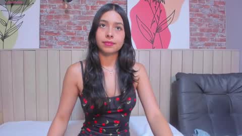 Snapshot of sophiebenson_ chatting on 4, 3, 2025 Sophie online show from 4, 3, 2025