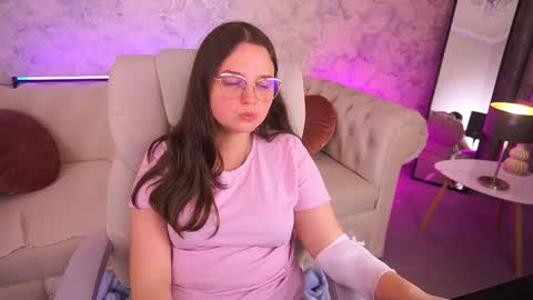 Snapshot of sophieedreams chatting on 21, 10, 2025 sophieedreams online show from 21, 10, 2025