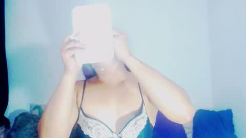 sophiehillsxo online show from 6, 2, 2026