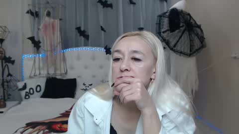 sophiekittyy online show from 23, 10, 2025